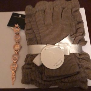 New York and Company Gloves and scarf set